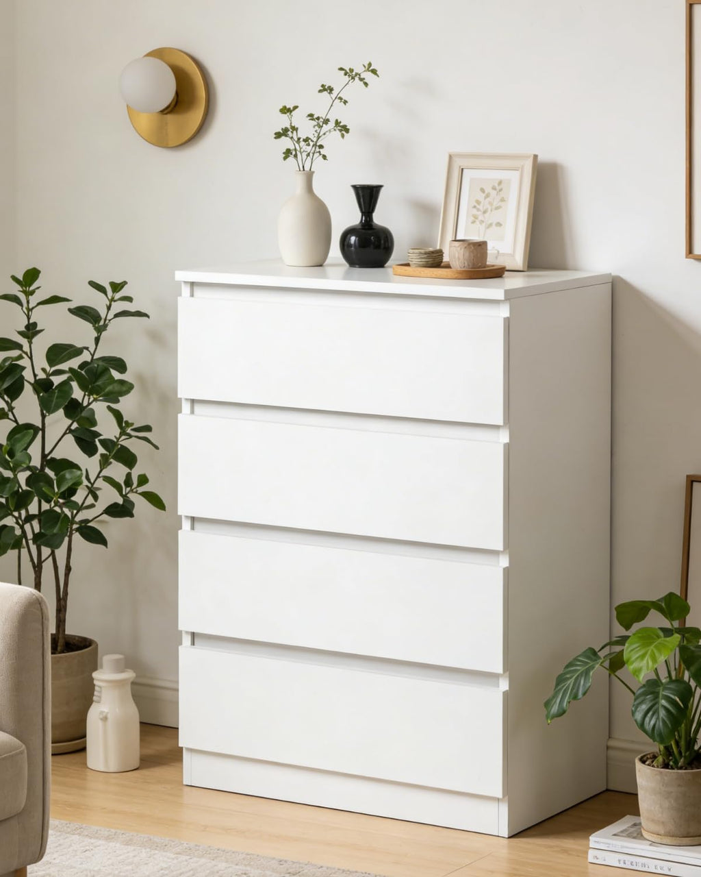 White 4 Drawer Dresser Q7990