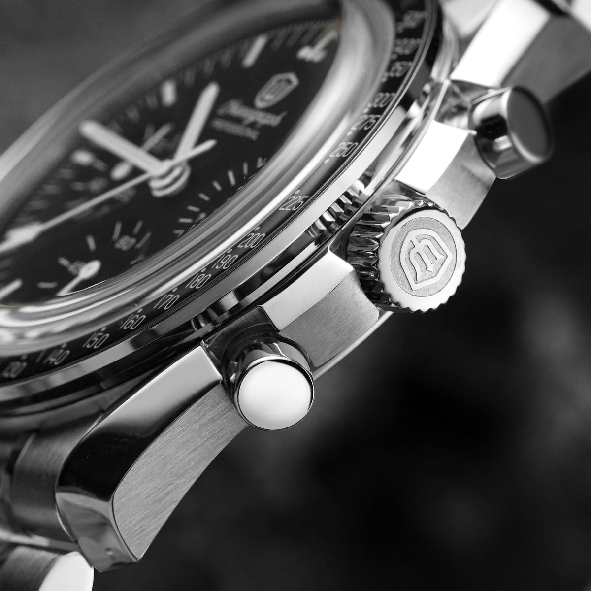 39mm Chronograph Watch O3800