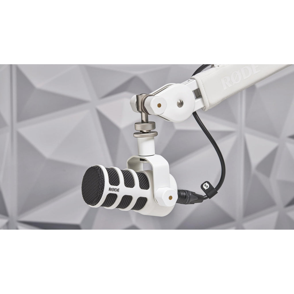 White Cardioid Dynamic Broadcast Microphone with XLR Cable S826