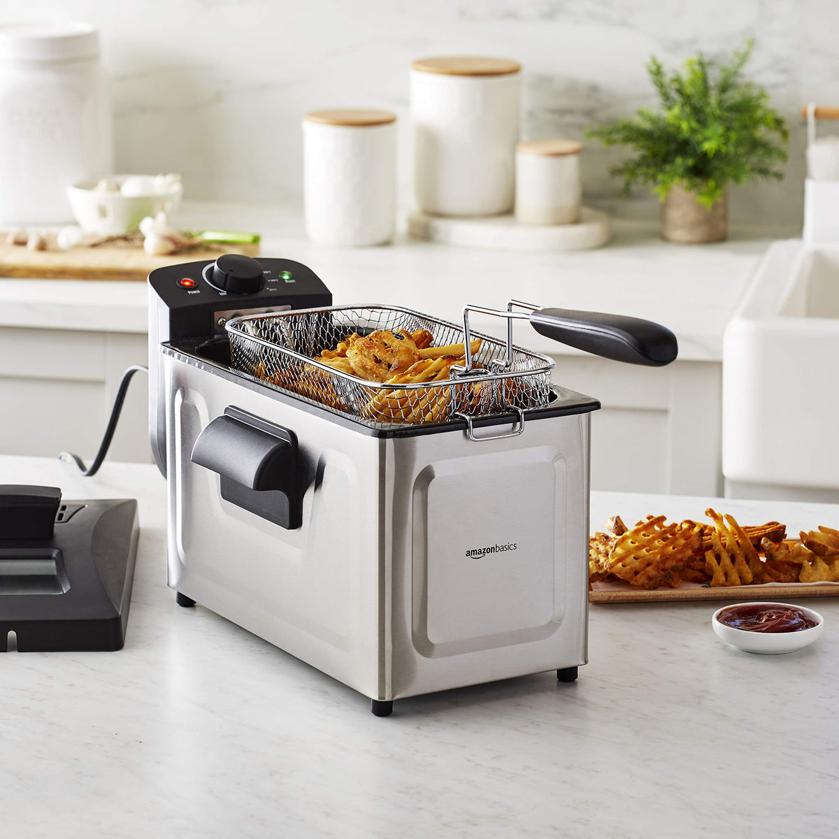 3.2-Qt Electric Deep Fryer with Adjustable Temperature Control R163316